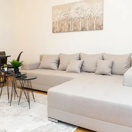 New York Waterfront Apartment